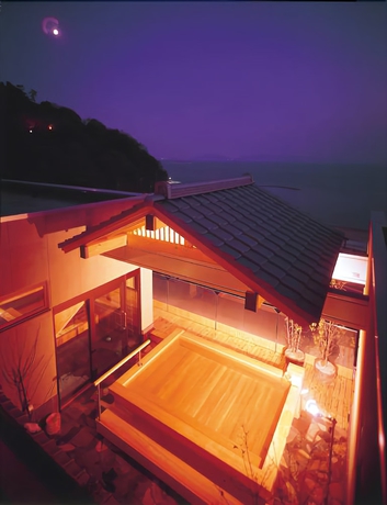 Imagen de la piscina del Hotel Nishiura Grand Kikkei. Foto 9