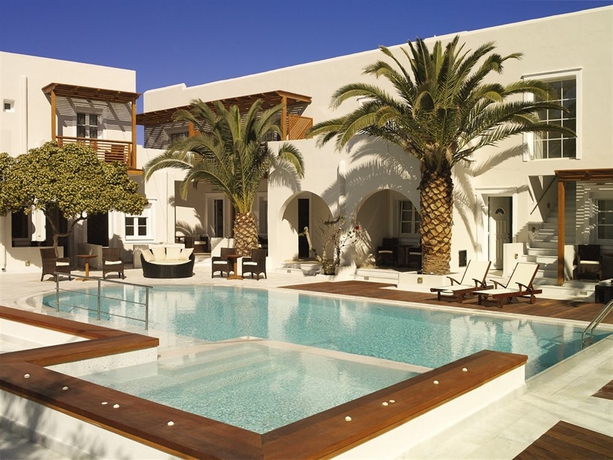 Imagen de la piscina del Hotel Nissaki Beach, Naxos. Foto 8