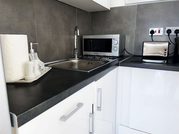 Imagen de la habitación del Hotel Nissi Adonis Suites. Foto 15