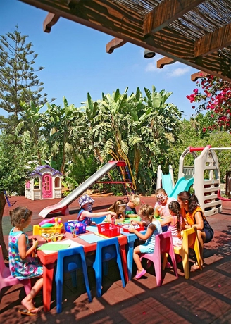 Imagen de los exteriores del Hotel Nissi Beach Resort. Foto 3