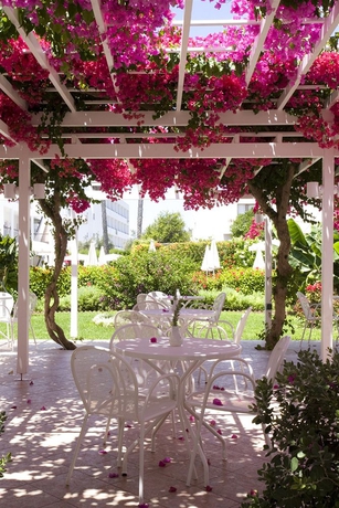 Imagen de los exteriores del Hotel Nissi Park. Foto 9