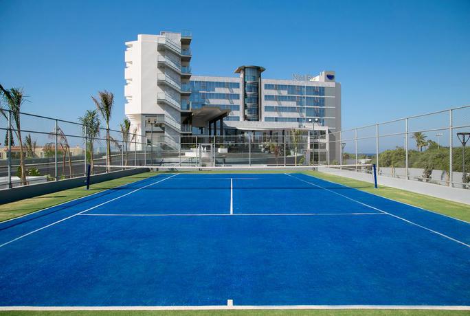 Imagen de los exteriores del Hotel Nissiblu Beach Resort. Foto 11