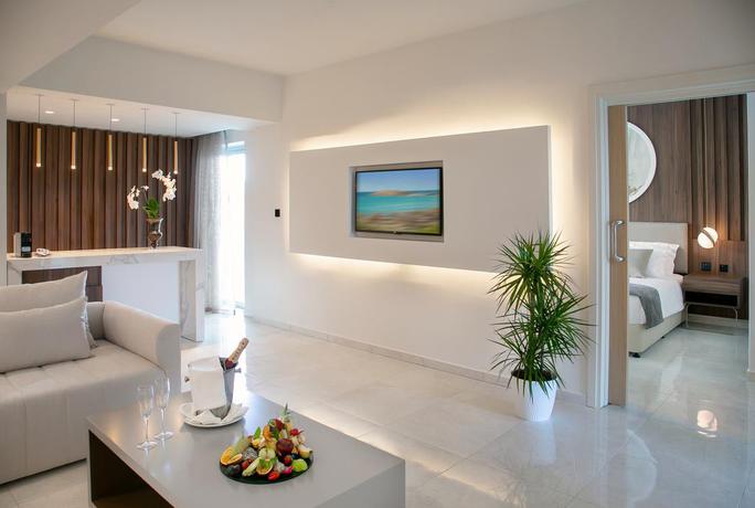 Imagen de la habitación del Hotel Nissiblu Beach Resort. Foto 8
