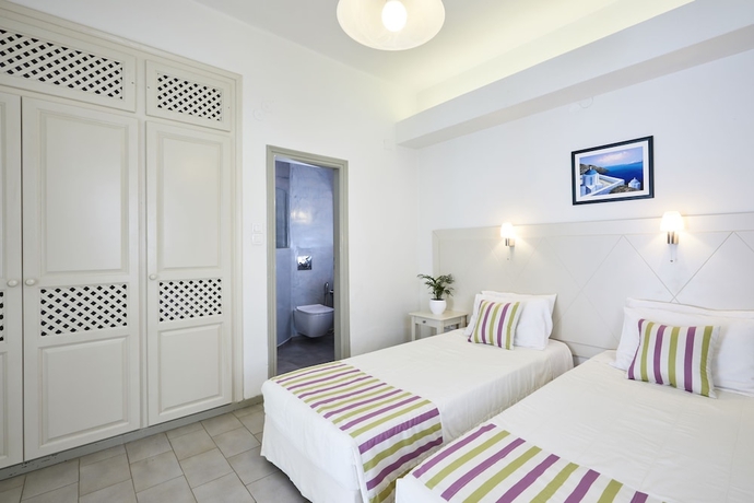 Imagen de la habitación del Hotel Nissos Thira. Foto 5
