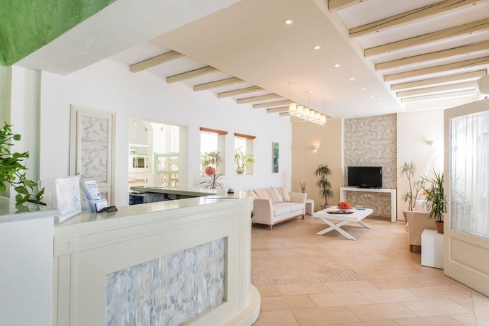 Imagen de los interiores del Hotel Nissos Thira. Foto 10