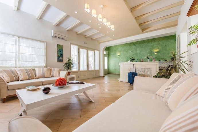 Imagen de los interiores del Hotel Nissos Thira. Foto 12