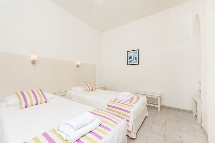 Imagen de la habitación del Hotel Nissos Thira. Foto 8