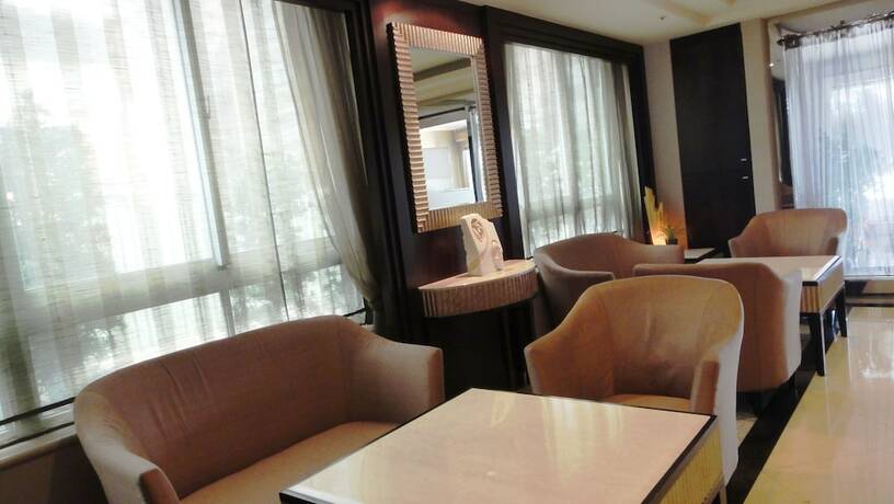 Imagen de los interiores del Hotel Nisus. Foto 18