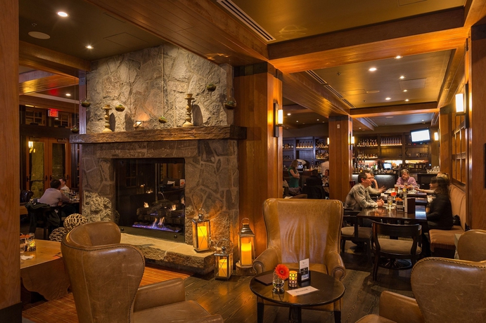 Imagen de los interiores del Hotel Nita Lake Lodge. Foto 15