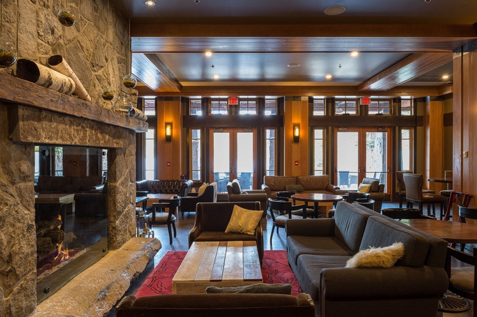 Imagen de los interiores del Hotel Nita Lake Lodge. Foto 16