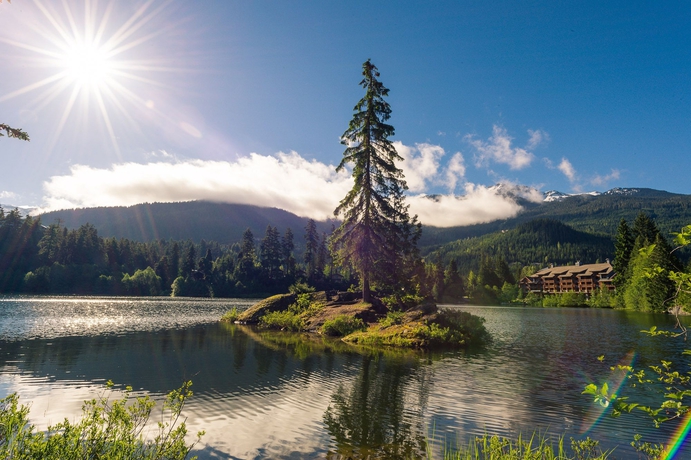 Imagen de los exteriores del Hotel Nita Lake Lodge. Foto 9