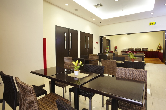 Imagen del bar/restaurante del Hotel Nite and Day Jakarta - Mangga Besar - Chse Certified. Foto 1