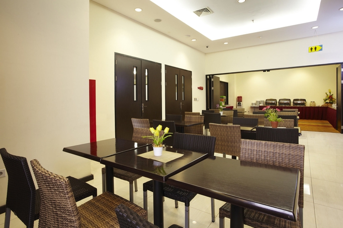 Imagen del bar/restaurante del Hotel Nite and Day Jakarta - Mangga Besar - Chse Certified. Foto 2