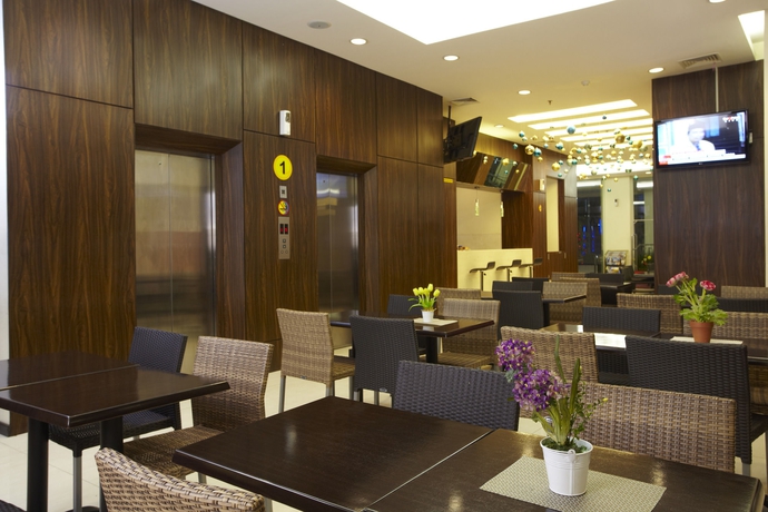 Imagen del bar/restaurante del Hotel Nite and Day Jakarta - Mangga Besar - Chse Certified. Foto 4