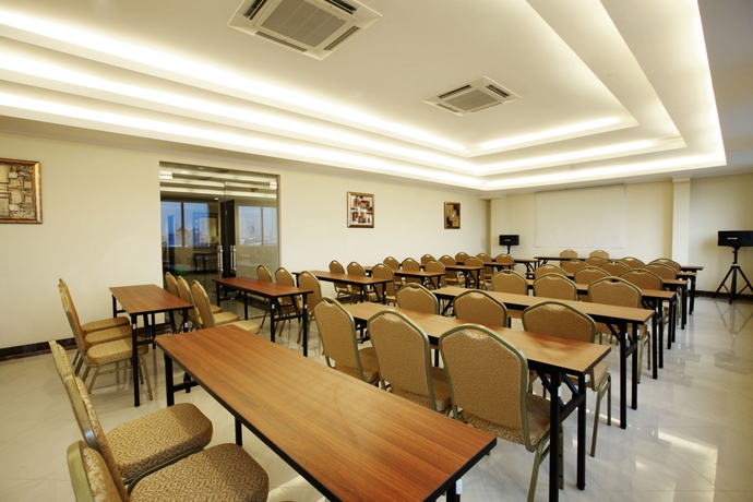 Imagen de los interiores del Hotel Nite and Day Jakarta Roxy. Foto 13