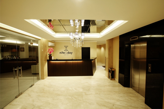 Imagen de los interiores del Hotel Nite and Day Jakarta Roxy. Foto 14