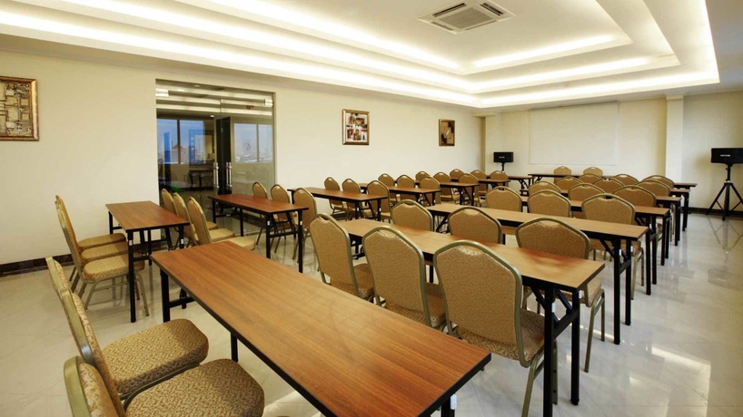 Imagen de los interiores del Hotel Nite and Day Jakarta Roxy. Foto 15