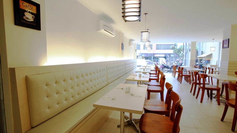 Imagen del bar/restaurante del Hotel Nite and Day Jakarta Roxy. Foto 3