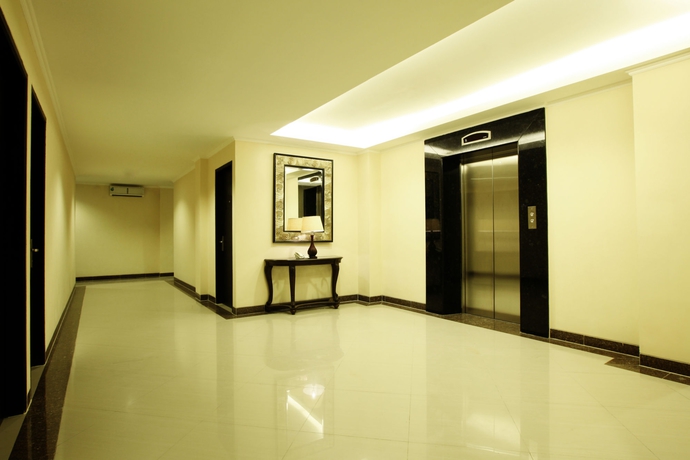 Imagen de los interiores del Hotel Nite and Day Jakarta Roxy. Foto 16