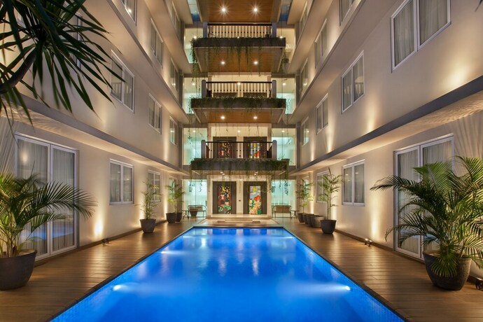 Imagen de la piscina del Hotel Nite and Day Residence - Alam Sutera. Foto 30