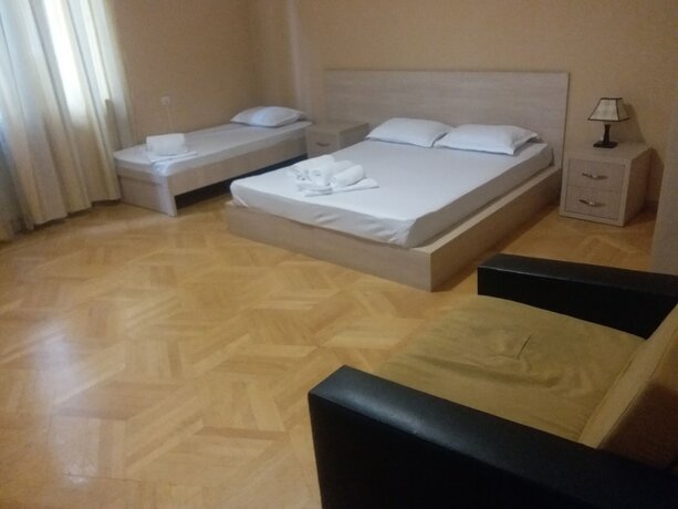 Imagen de la habitación del Hotel Nitsa, Tbilisi. Foto 15