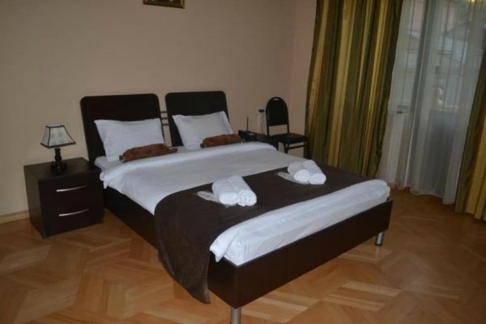 Imagen de la habitación del Hotel Nitsa, Tbilisi. Foto 16
