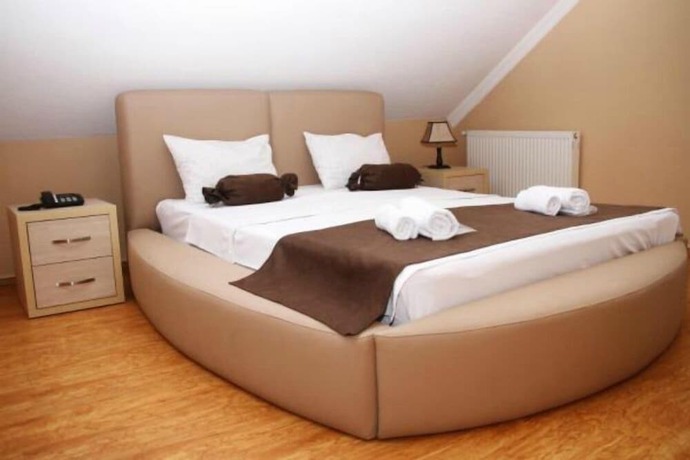Imagen de la habitación del Hotel Nitsa, Tbilisi. Foto 19
