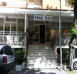 Imagen general del Hotel Nives, Rimini. Foto 1