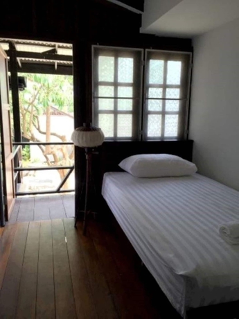 Imagen de la habitación del Hotel Niwas Ayutthaya. Foto 10