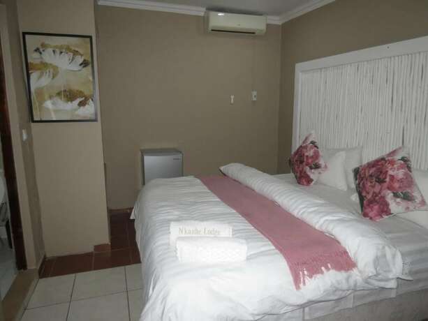 Imagen de la habitación del Hotel Nkanhe Lodge. Foto 18