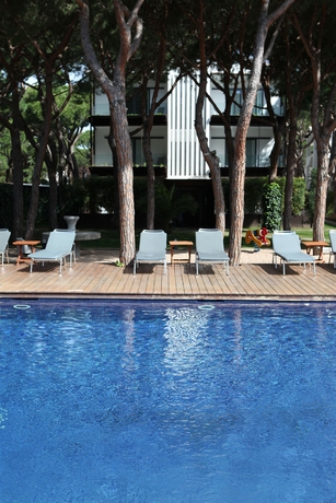 Imagen de la piscina del Hotel Nm Suites. Foto 14