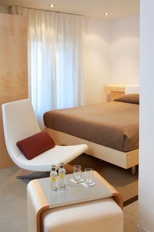 Imagen de la habitación del Hotel Nm Suites. Foto 9