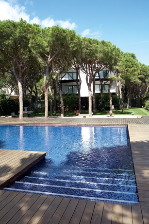 Imagen de la piscina del Hotel Nm Suites. Foto 15