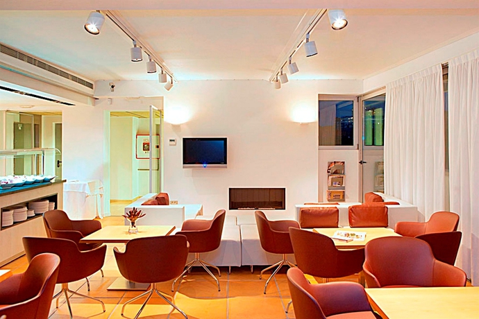 Imagen de los interiores del Hotel Nm Suites. Foto 12