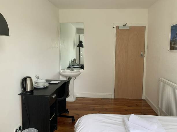 Imagen de la habitación del Hotel No 13 Georgian Shared House - By Clifton Short Lets. Foto 11