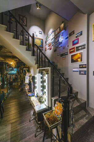 Imagen de los interiores del Hotel No Sun No Happy Inn. Foto 27