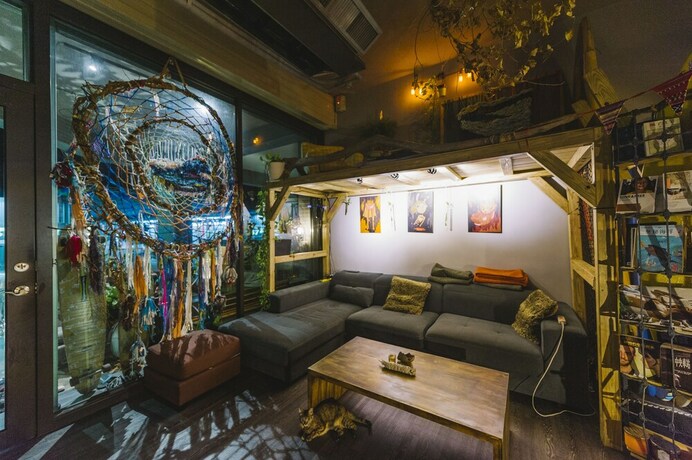 Imagen de los interiores del Hotel No Sun No Happy Inn. Foto 28