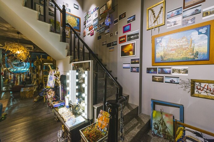 Imagen de los interiores del Hotel No Sun No Happy Inn. Foto 29