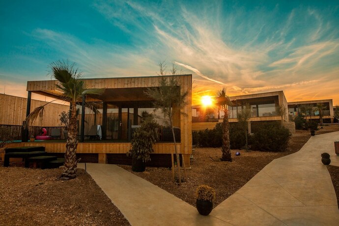 Imagen de la habitación del Hotel Noa Glamping Resort. Foto 18