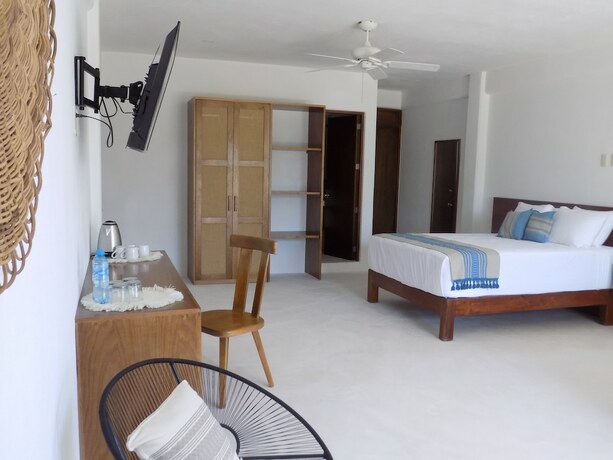 Imagen general del Hotel Noah Beach and Suites. Foto 7
