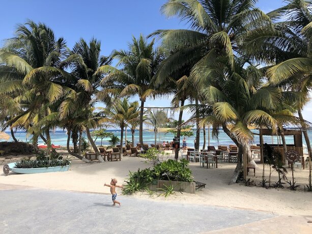 Imagen general del Hotel Noah Beach and Suites. Foto 9