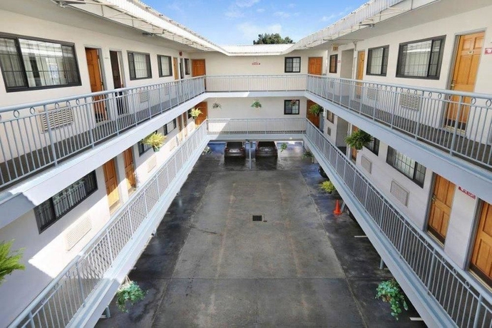 Imagen de los exteriores del Hotel Nob Hill Motor Inn. Foto 6