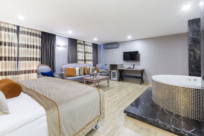 Imagen de la habitación del Hotel Nobel, Akdeniz. Foto 2