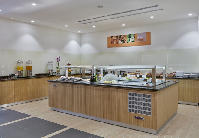 Imagen del bar/restaurante del Hotel Nobel Palace. Foto 2