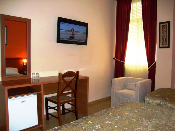 Imagen de los interiores del Hotel Nobel, Tirana. Foto 9