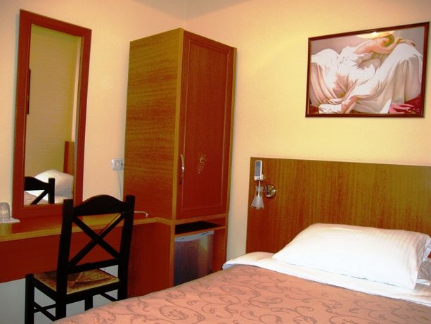 Imagen de la habitación del Hotel Nobel, Tirana. Foto 7