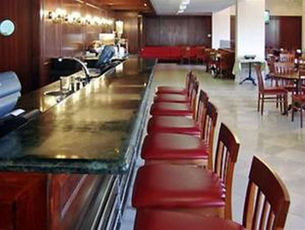 Imagen del bar/restaurante del Hotel Nobile Inn Santiago. Foto 9