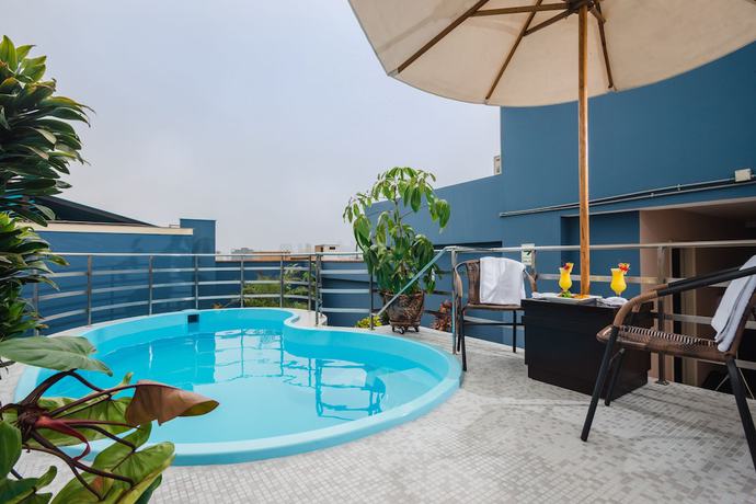 Imagen de la piscina del Hotel Nobility Grand Hotel. Foto 20