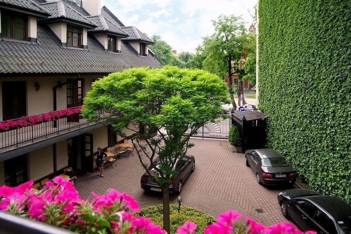 Imagen de los exteriores del Hotel Nobilton. Foto 15