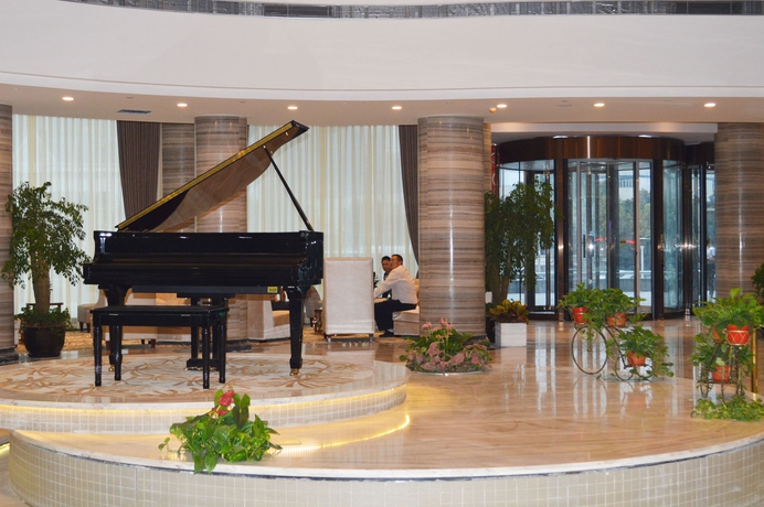 Imagen de los interiores del Hotel Noble Center. Foto 10